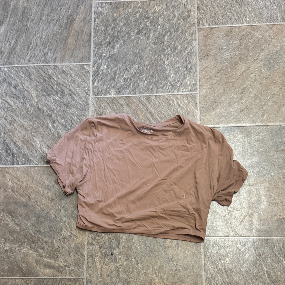 SKIMS Short Sleeve Crop Top in Brown